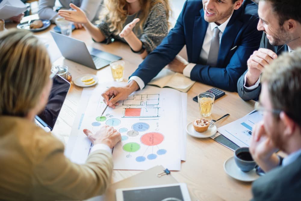 Réunion affaires avec divers professionnels