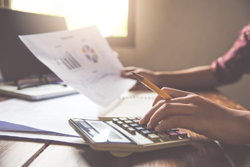Travailler avec un ordinateur portable sur la comptabilité